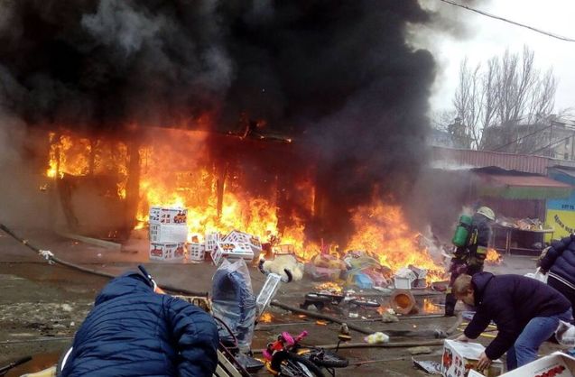 На рынке в центре Днепра произошел масштабный пожар