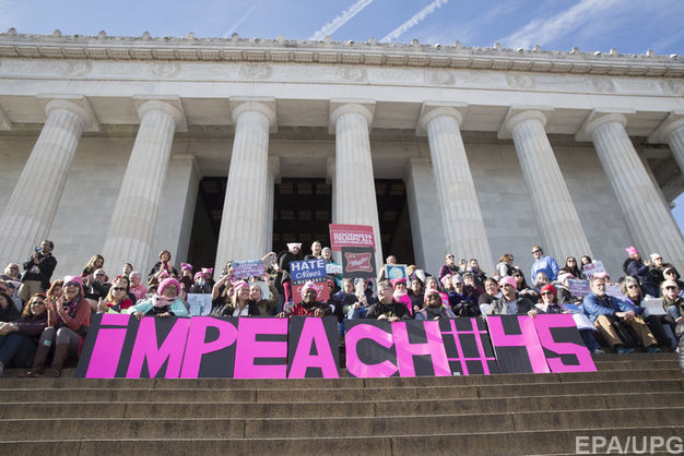 В США сотни тысяч протестующих вышли на Марш женщин