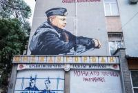 В Симферополе под муралом с Путиным нарисовали Сенцова и Кольченко