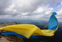 Украина празднует День государственного флага: в Украине подняли самый большой флаг