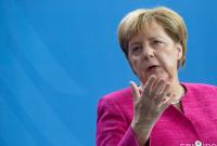Порошенко анонсировал визит Меркель в Киев