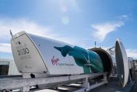 Virgin Hyperloop One показала пассажирскую капсулу для своего сверхскоростного поезда (видео)