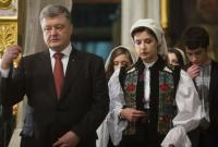 Марина Порошенко посетила три Пасхальные службы в народном костюме