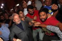 Девять человек пострадали в беспорядках при аресте экс-президента Бразилии