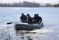В Киеве трое мужчин перевернулись на лодке и исчезли, пытаясь добраться до Жукова острова
