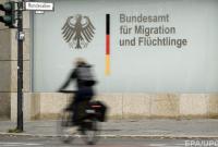В Германии разгорелся скандал из-за раздачи в Бремене разрешений для беженцев