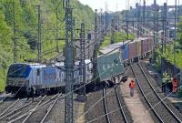 В Баварии сошедший с рельсов грузовой поезд нанес ущерб в миллионы евро
