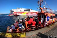 Германия приняла 50 из 450 мигрантов, которые дрейфовали на деревянной лодке в Средиземном море