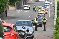 В Шотландии неизвестный напал на полицейских, двое раненых