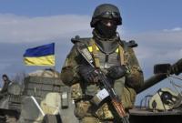 На Донбассе снова бой: ранен военный ВСУ