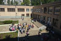 ЧП в школе Николаева: из-за распыления неизвестного вещества 32 ребенка попали в больницу, эвакуировано около 400 учеников