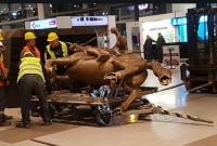 В аэропорту Скопье демонтировали статую Александра Македонского