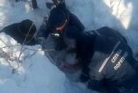 Фото В Харьковской области спасатели достали из-под снежного завала 12-летнюю девочку