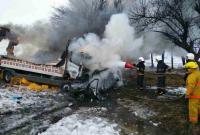 На Днепропетровщине грузовик мясокомбината столкнулся с легковушкой: трое погибших
