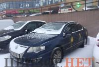 В Киеве накануне выборов президента РФ на авто российских дипломатов нарисовали тризубы