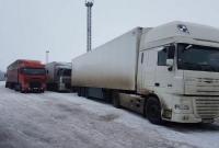 Россия частично ограничила движение грузовиков на границе с Украиной: застряло 80 машин