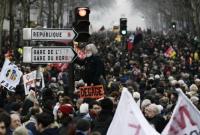 У Парижі - масовий протест держслужбовців: поліція застосовує сльозогон і водомети