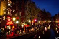 Власти Амстердама хотят переселить бордели из квартала Красных фонарей