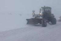 Более 600 автомобилей оказались заблокированы на Военно-Грузинской дороге из-за снегопада