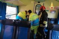 В Италии поезд попал в торнадо, пострадали пассажиры