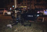 В Киеве водитель такси Uber врезался в столб: пассажир в реанимации