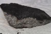 В Японии на крышу жилого дома упал метеорит