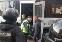 СМИ сообщили о массовых задержаниях возле Печерской лавры