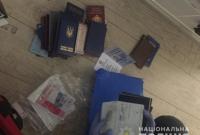 Киевлянина поймали на подделке документов, хранении оружия и наркотиков