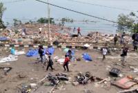 Количество жертв землетрясения и цунами в Индонезии выросло до 384 человек