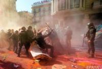 В Барселоне демонстрации сторонников и противников независимости Каталонии завершились столкновениями