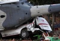 В Мексике вертолет рухнул на автофургоны с пассажирами