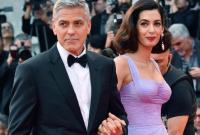Джордж и Амаль Клуни пожертвовали полмиллиона долларов на ужесточение контроля за оборотом оружия