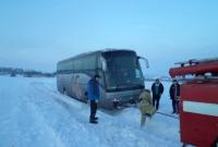 В Киевской области автобус с иностранцами застрял в снежном сугробе