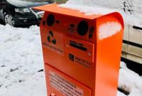 Чебуреки, стаканчики и сигареты: чем киевляне наполнили новые контейнеры для сбора опасных отходов