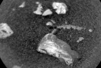 Curiosity обнаружил на Марсе необычный блестящий объект