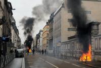"Желтые жилеты" подожгли Банк Франции