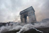 В Париже полностью восстановят Триумфальную арку