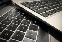 В новых MacBook Pro все равно залипают клавиши: Apple извинилась перед пользователями
