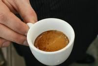Почему не следует пить кофе по утрам