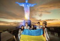 Статую Христа-Спасителя в Бразилии подсветили цветами украинского флага