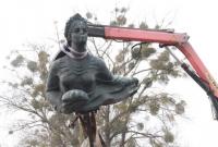 Во Львовской области демонтировали скульптуру "Русалка Днестровская"