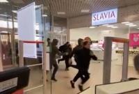 Белорусы "штурмовали" первый в Витебске ресторан KFC, возникла давка (видео)