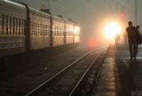 В темноте по шпалам: в РФ у поезда отцепились восемь вагонов, пассажиры шли пешком (видео)