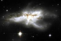 Астрономы нашли галактику с тремя сверхмассивными черными дырами