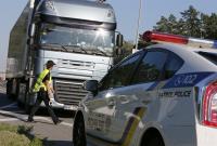 В Украине вступил в силу закон о штрафах за разрушение дорог фурами: в чем суть