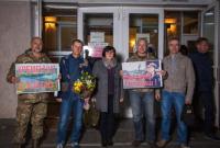В Кременчуге встретили освобожденного из российского плена моряка