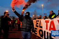 Шины горят. В Испании около 30 тысяч таксистов вышли на забастовку против Uber