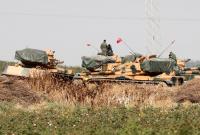 Турция начала стягивать бронетехнику к границе Сирии