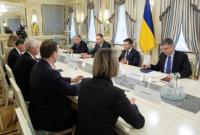 Зеленский рассказал сенаторам США, что хочет изменить имидж Украины в мире