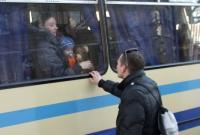 Почти половина переселенцев с Донбасса посещали оккупированные территории